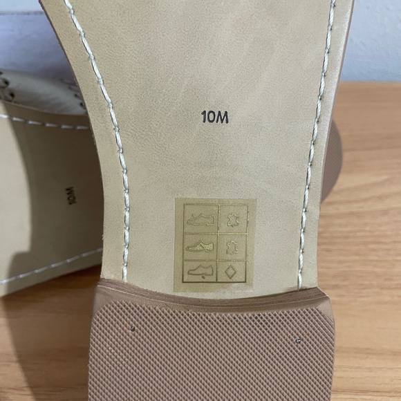 Jack Rogers Metallic Gold Thong Sandals Whipstitch Medallion Flat Size 10 Beachy - Picture 11 of 11